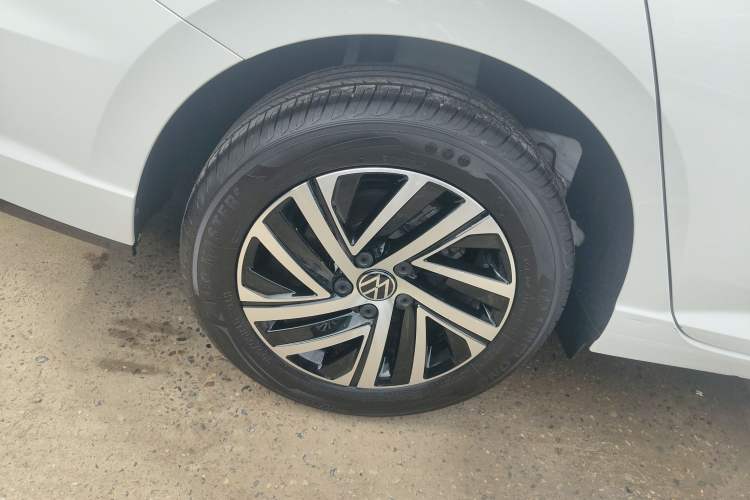 Used Volkswagen Lavida 2024 1.5L Automatic 5 Million Edition Right Rear Wheel Hub