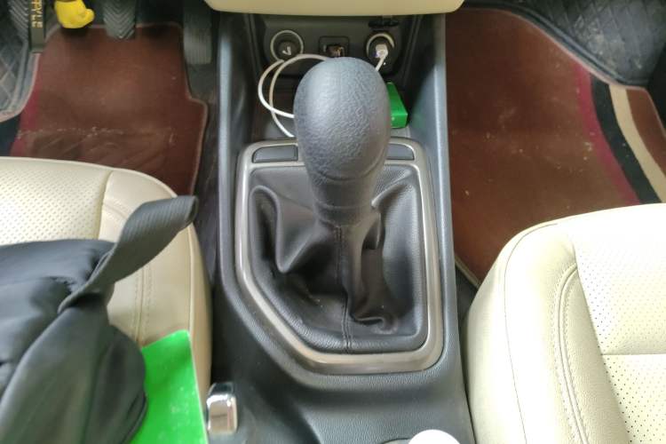 Used CHANGAN Eado 2016 1.6L Manual Fashion Edition Gear Lever