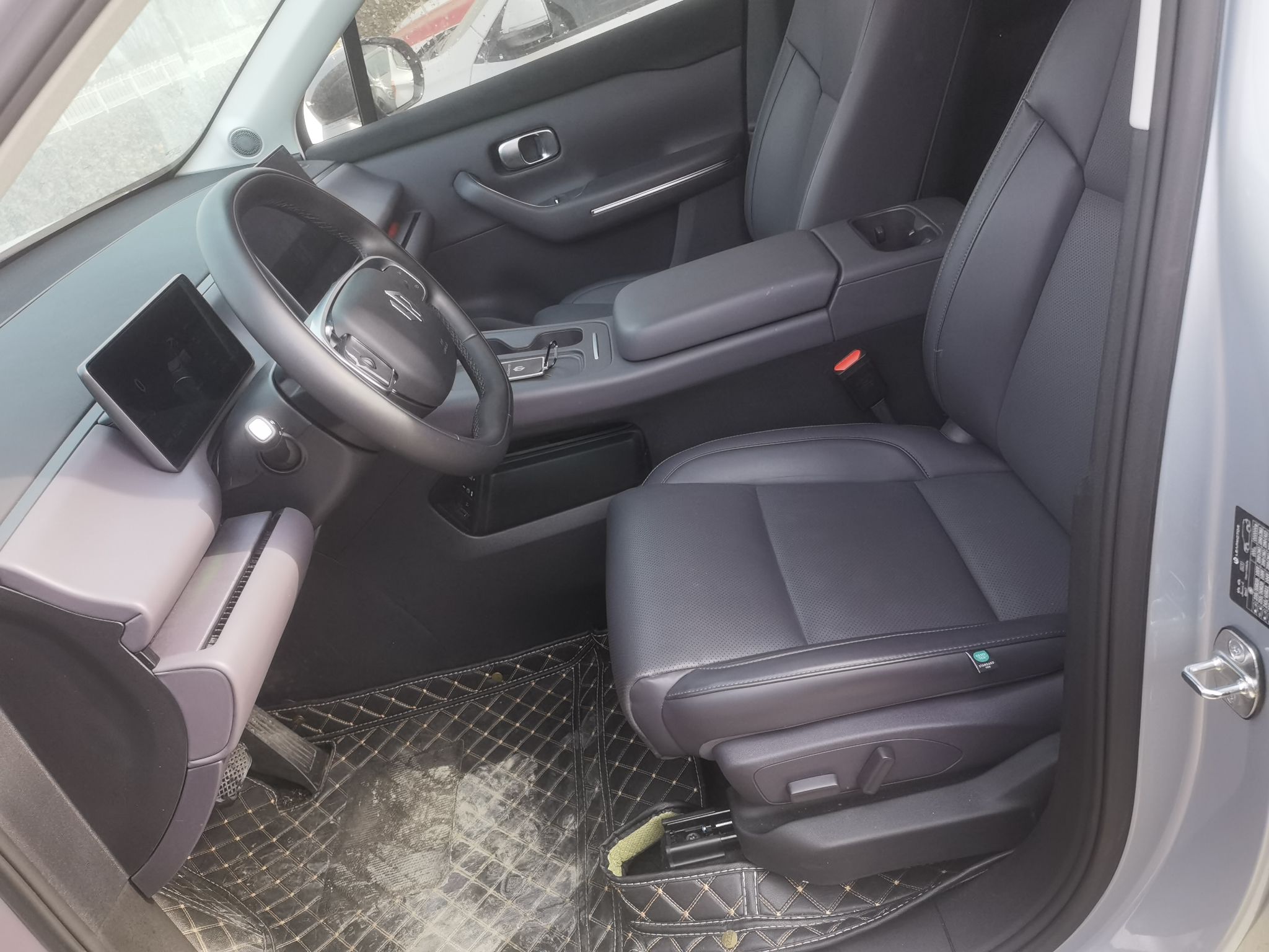 Переднее сиденье в автомобиле