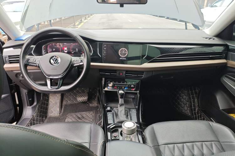 Used Volkswagen Passat 2020 Revised Version 330TSI Luxury Edition China VI Standard
