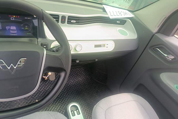 Used Wuling Hongguang MINIEV 2021 Macaron Sandwich Model 120 km Lithium Iron Phosphate Audio And AC Panel