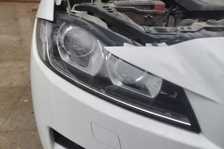 Used Jaguar F-PACE 2018 2.0T Four-Wheel Drive Urban Luxury Edition Right Front Headlight