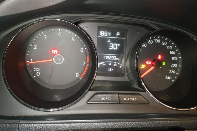 Used Volkswagen Lavida 2015 1.6L Automatic Comfort Edition Odometer Close Up