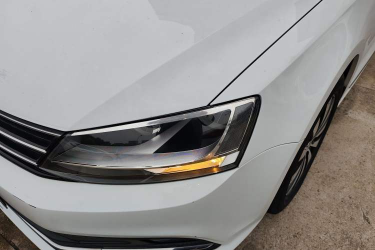 Used Volkswagen Sagitar 2018 1.6L Automatic Comfort Model Left Front Headlight