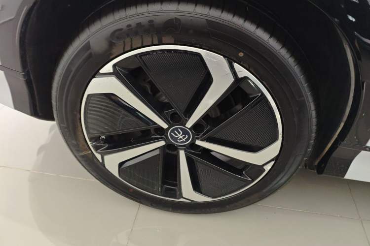 Used BYD Song L EV 2025 Intelligent Driving Version 662 km LiDAR Excellence Edition Right Rear Wheel Hub