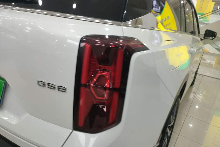 Used GAC Trumpchi GS8 2024 Linghang Series 2.0 TGDI Two-Wheel Drive Luxury Smart Connectivity Version Right Rear Taillight