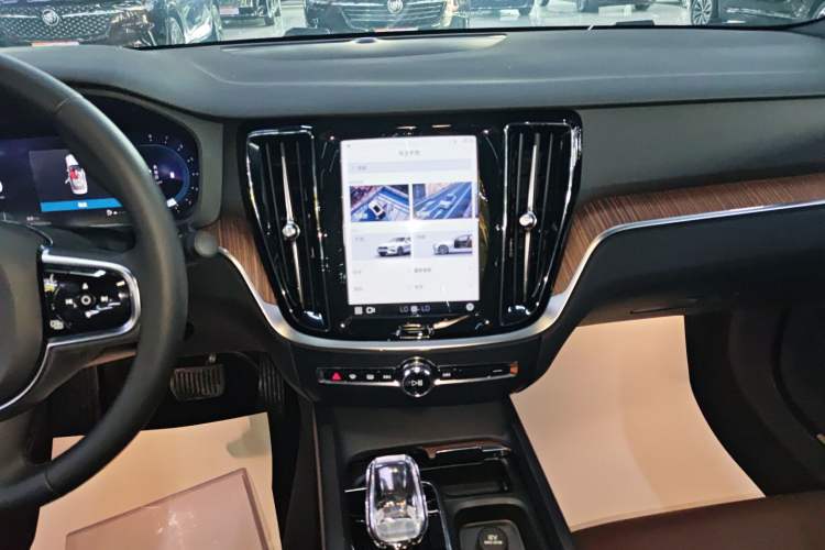 Used Volvo S60 2023 B4 Zhiyuan Luxury Edition
