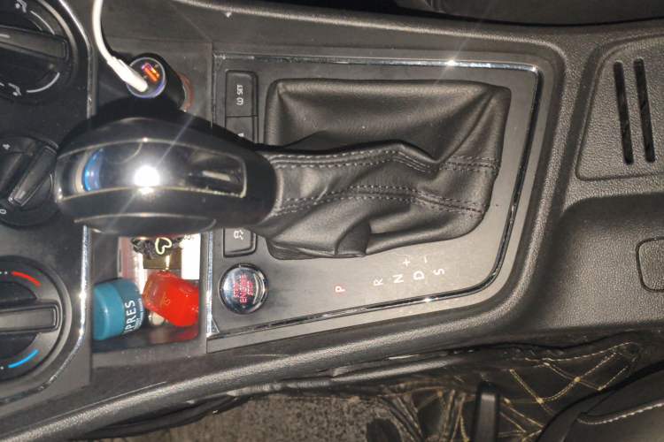 Used Volkswagen Lavida 2017 1.6L Automatic Comfort Edition Gear Lever