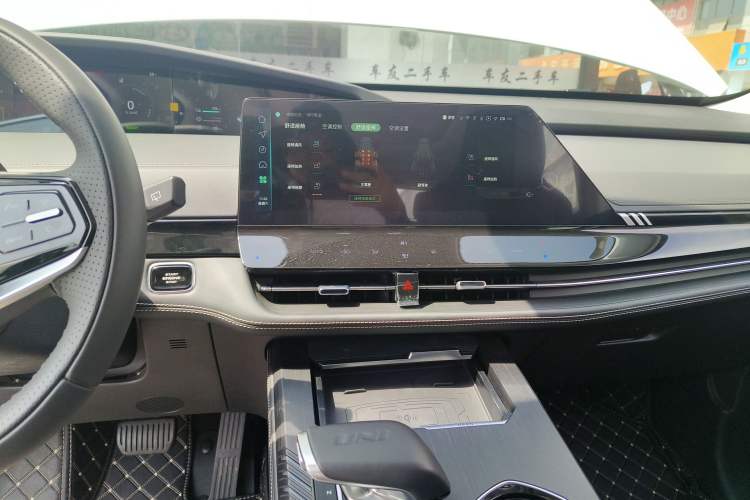 Used CHANGAN UNI-K iDD 2024 ZhiDian iDD 1.5T 135km Smart Leading Model
