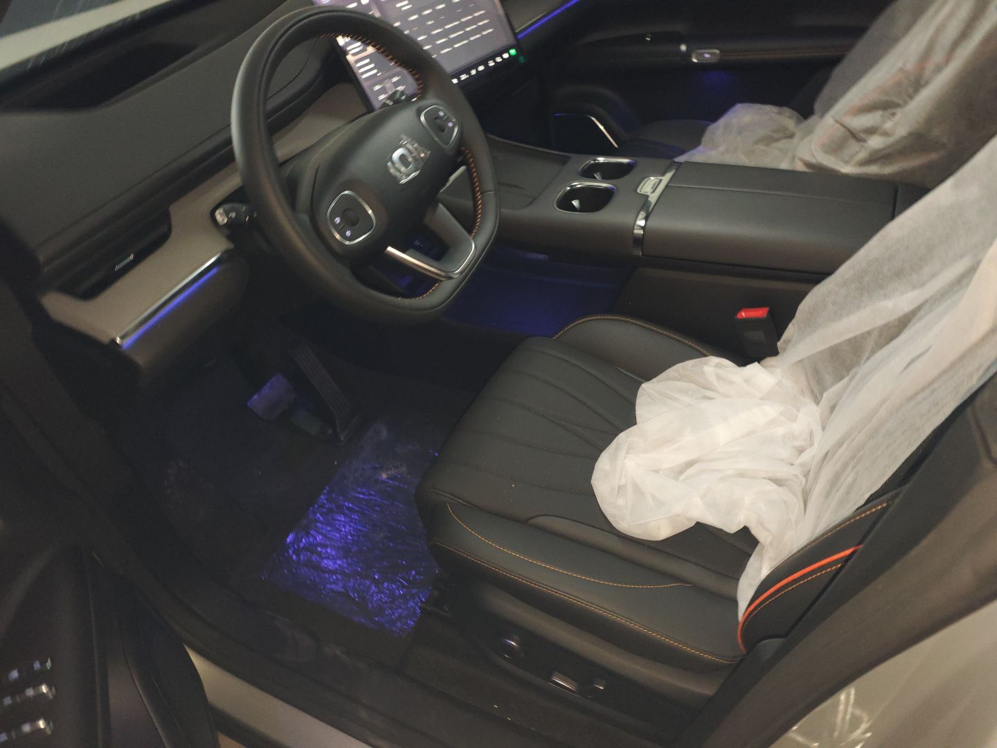 المقاعد الأمامية داخل السيارة