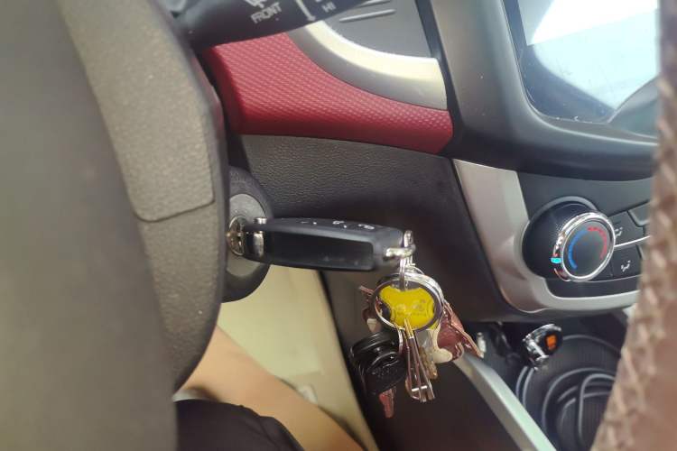 Used CHANGAN Benni 2015 1.4L IMT Sunroof Version China V Standard
