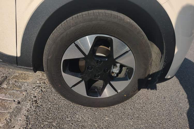 Used Geely Galaxy Geome 2025 UP 410km Exploration+ Edition Right Front Wheel Hub