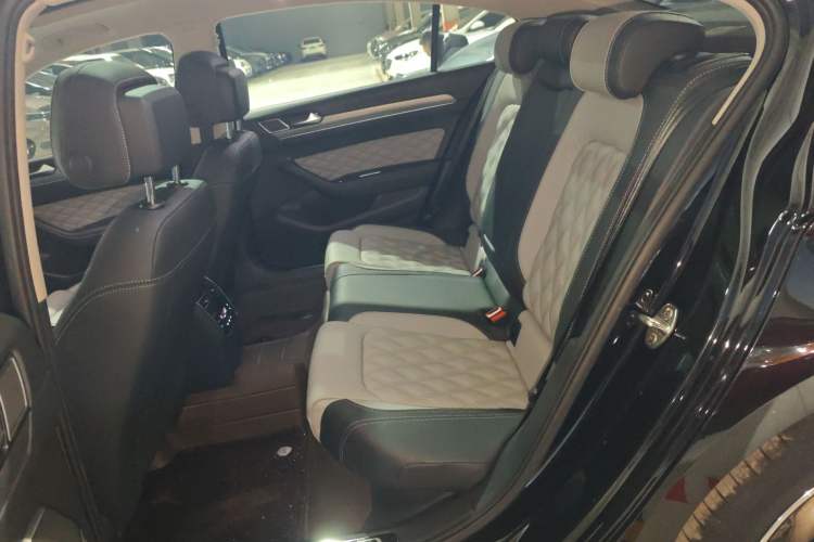 Used Volkswagen Magotan 2023 2 Million Units Limited Edition 330TSI DSG Leading Version
