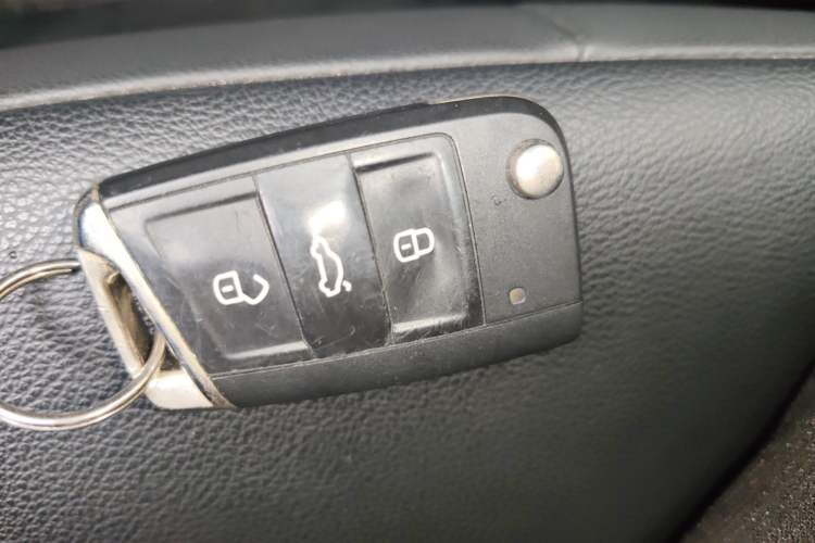 Used Volkswagen T-ROC 2018 280TSI DSG Two-Wheel-Drive Comfort Version China V Standard Vehicle Key