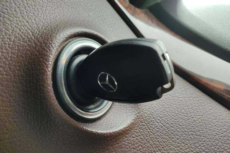 Used Mercedes-Benz Vito 2013 3.0L Elite Edition