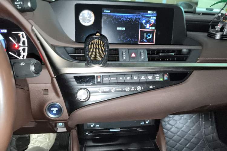 Used Lexus ES 2020 300h Premier Edition
