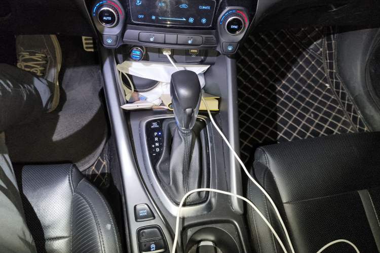 Used Hyundai Lafesta 2019 280TGDi Smart Speed Version China VI Standard Gear Lever