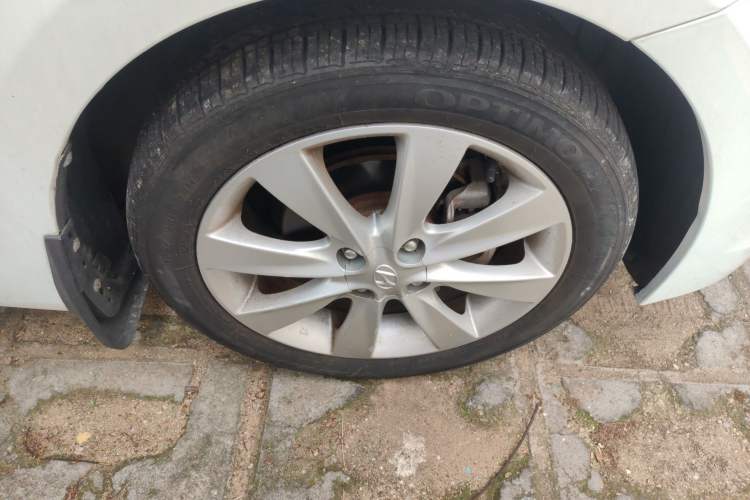 Used Hyundai Verna Ray 2014 1.6L Automatic TOP Right Front Wheel Hub