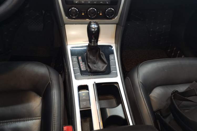 Used Volkswagen Passat 2014 1.8TSI DSG Prestige Edition Gear Lever