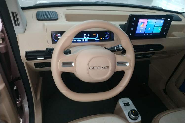 Used Geely Galaxy Panda 2024 Panda Mini 200km Longteng PRO Edition Steering Wheel