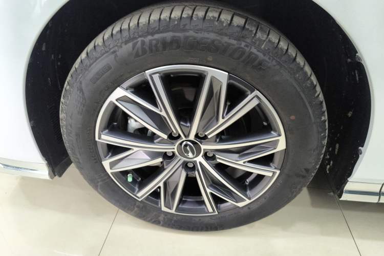 Used GAC Trumpchi M8 2024 Master Series 400T Prestige Edition Left Front Wheel Hub