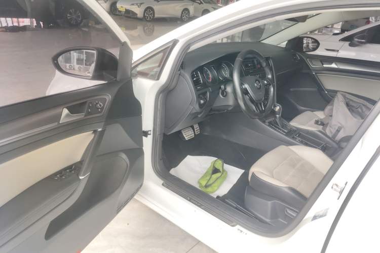 Used Volkswagen Golf 2017 230TSI Automatic Luxury Million-Vehicle Commemorative Edition