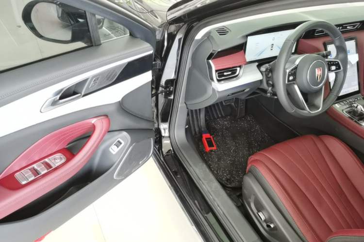 Used Hongqi H5 2025 2.0T Automatic Flag Edition – 500 000 Units Commemorative Version