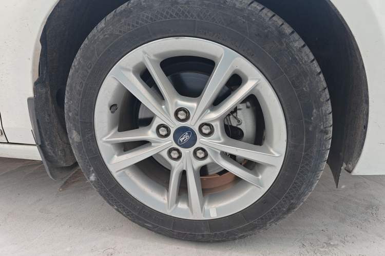 Used Ford Escort 2019 Revised Version 1.5L Automatic Enjoyment Type China VI Standard Right Front Wheel Hub