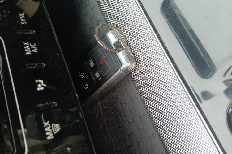 Used Jaguar XEL 2020 2.0T 200PS R-DYNAMIC Youth Sports Edition Interior 1