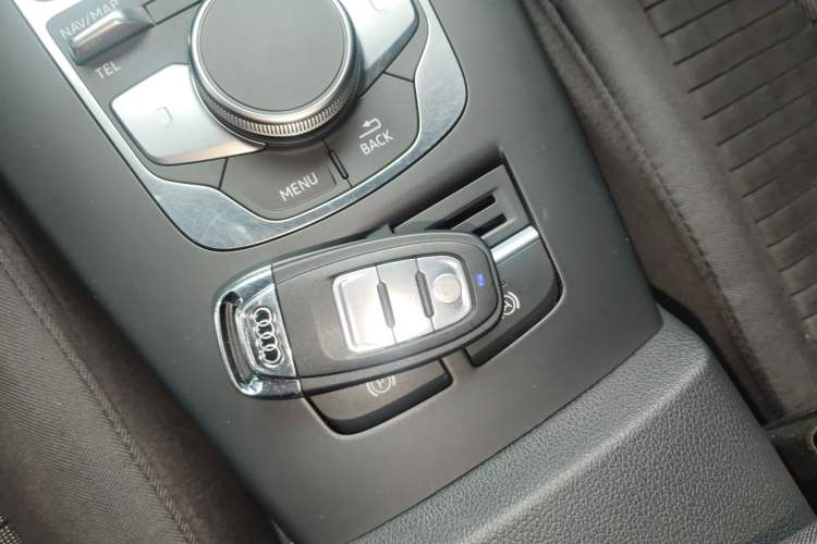 Used Audi A3 2019 Limousine 35 TFSI Sporty Version China VI Vehicle Key