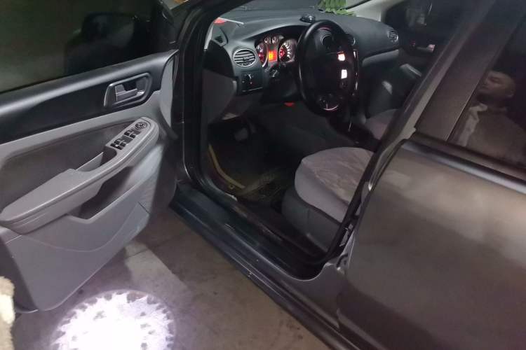 Used Ford Focus 2013 Hatchback Classic 1.8L Automatic Base Model
