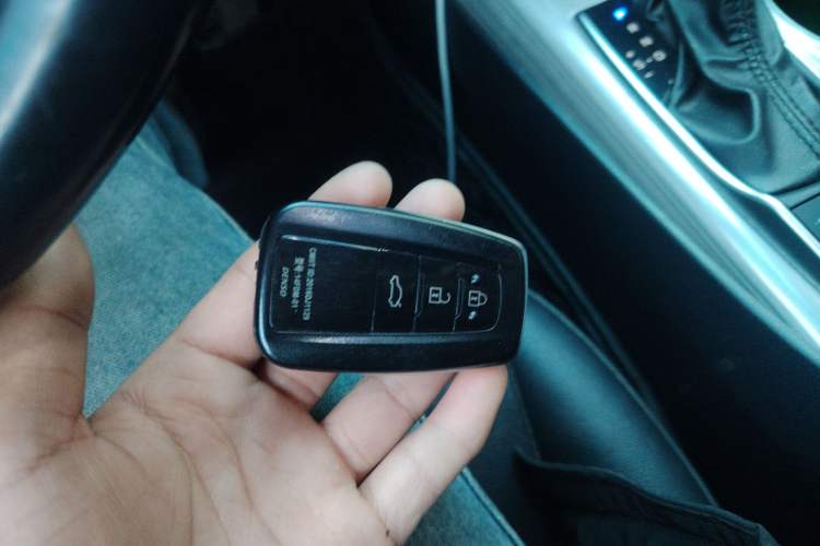 Used Toyota Camry 2019 Dual-Engine 2.5 HG Luxury Edition China V Standard