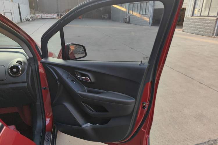 Used Chevrolet Trax 2016 1.4T Automatic Two-Wheel Drive Comfort Version with Sunroof