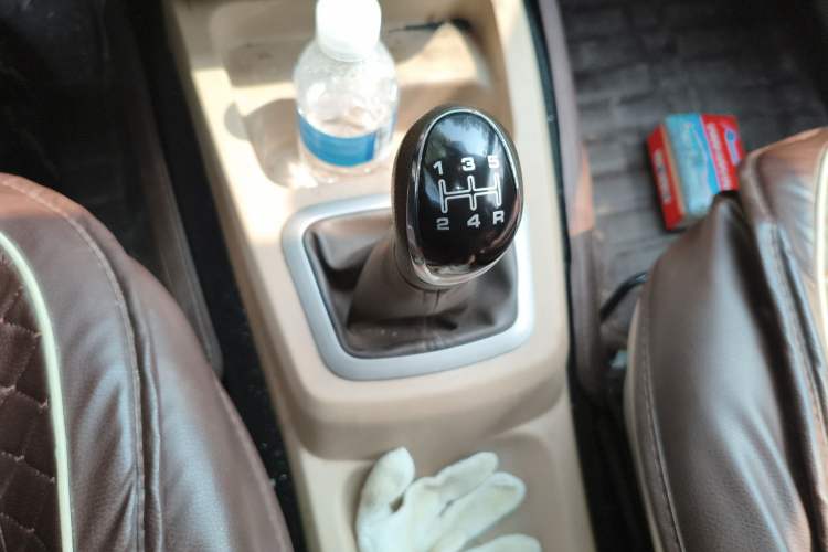 Used BAIC Weiwang M30 2015 1.5L Comfort version DAM15 Gear Lever