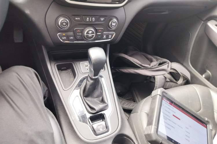 Used Jeep Cherokee 2019 2.0T Two-Wheel Drive Smart Enjoyment Version China V