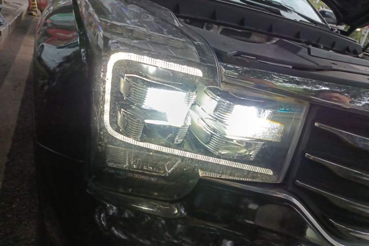 Used GAC Trumpchi GS8 2017 320T Two-Wheel Drive Luxury Smart Connectivity Version (7 Seats) Right Front Headlight