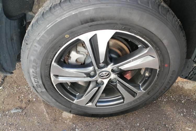 Used Toyota RAV4 2015 2.0L CVT Two-Wheel Drive Fashion Edition Right Rear Wheel Hub