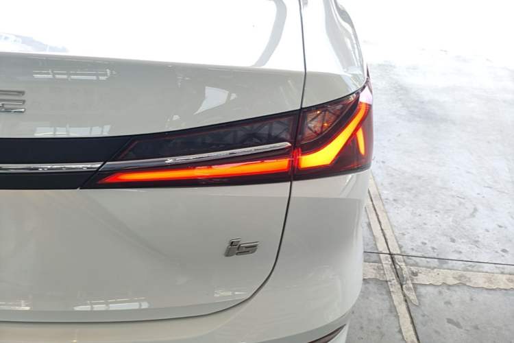 Used Roewe i5 2023 1.5L Manual Comfort Edition
