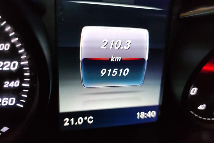 Used Mercedes-Benz V-Class 2018 V 260 Avantgarde Edition China VI Odometer Close Up