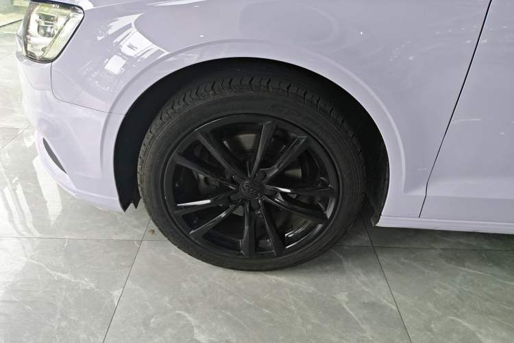 Used Audi A3 2017 Limousine 35 TFSI Ambition Edition Left Front Wheel Hub