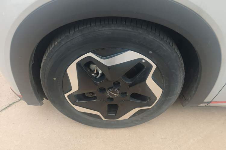 Used BYD Dolphin 2021 405 km Fashion Edition Left Front Wheel Hub