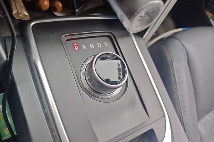 Used Land Rover Discovery Sport 2016 2.0T SE Gear Lever