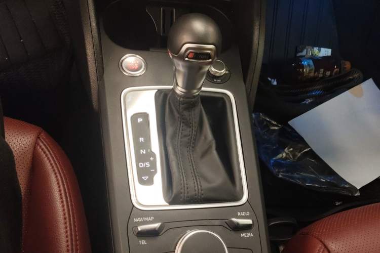 Used Audi Q2L 2020 35 TFSI Ambition Dynamic Edition Gear Lever