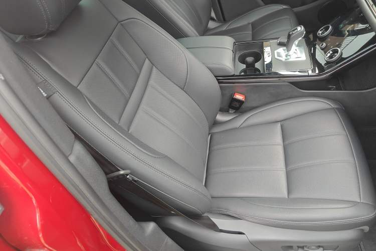 Used Land Rover Range Evoque 2020 249 PS R-DYNAMIC SE Sport Technology Edition Right Front Seat