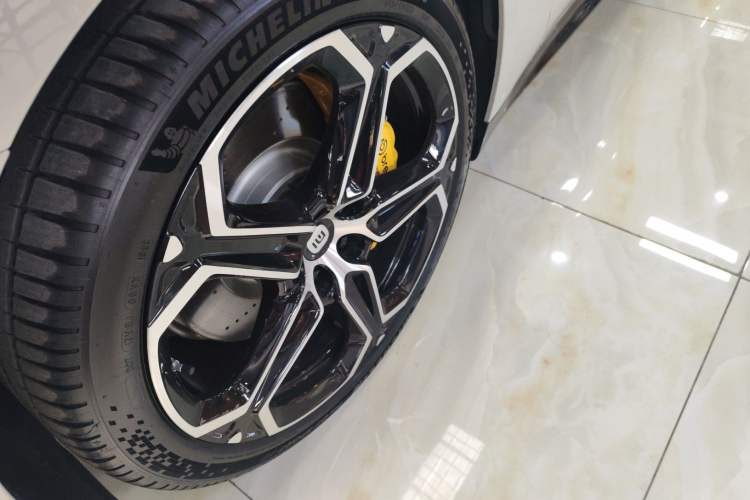 Used Xiaomi Auto SU7 2024 Rear-Drive Long-Range Intelligent Driving Version
