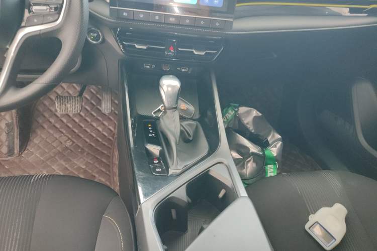 Used Roewe i5 2021 1.5L CVT Platinum Edition Gear Lever