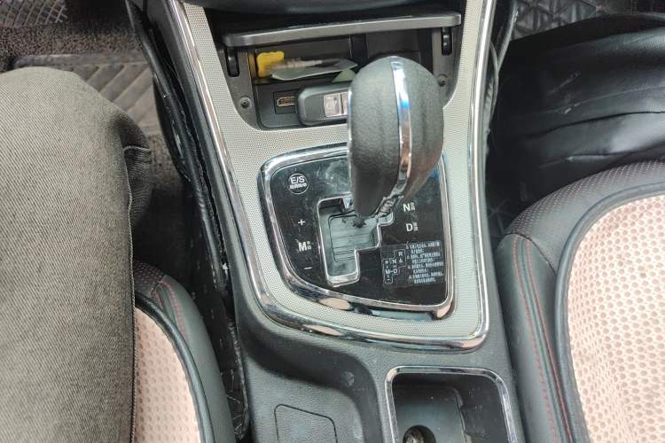 Used Baojun 560 2016 1.8L iAMT Luxury Model Gear Lever
