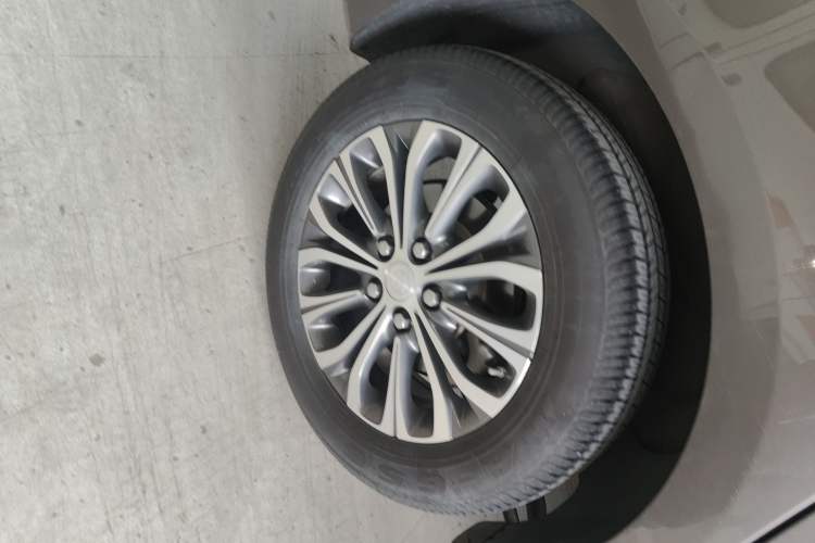 Used Buick GL8 2023 Land Executive Class 652T Luxury Model Right Rear Wheel Hub