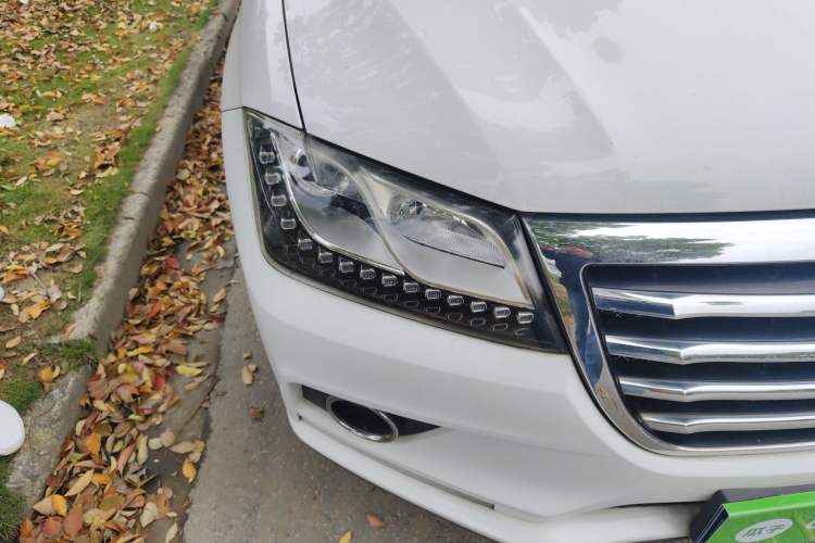 Used Haval H2 2014 1.5T Manual Two-Wheel Drive Elite Edition Right Front Headlight