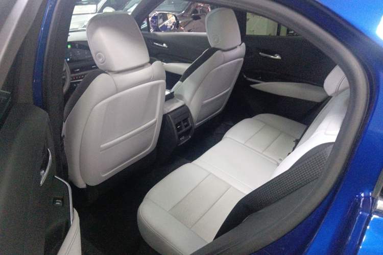 Used Cadillac XT4 2024 28T Two-Wheel-Drive Prestige Version
